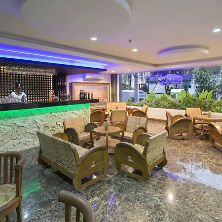 Grand Puri Saron Hotel Malioboro Джокякарта Екстериор снимка