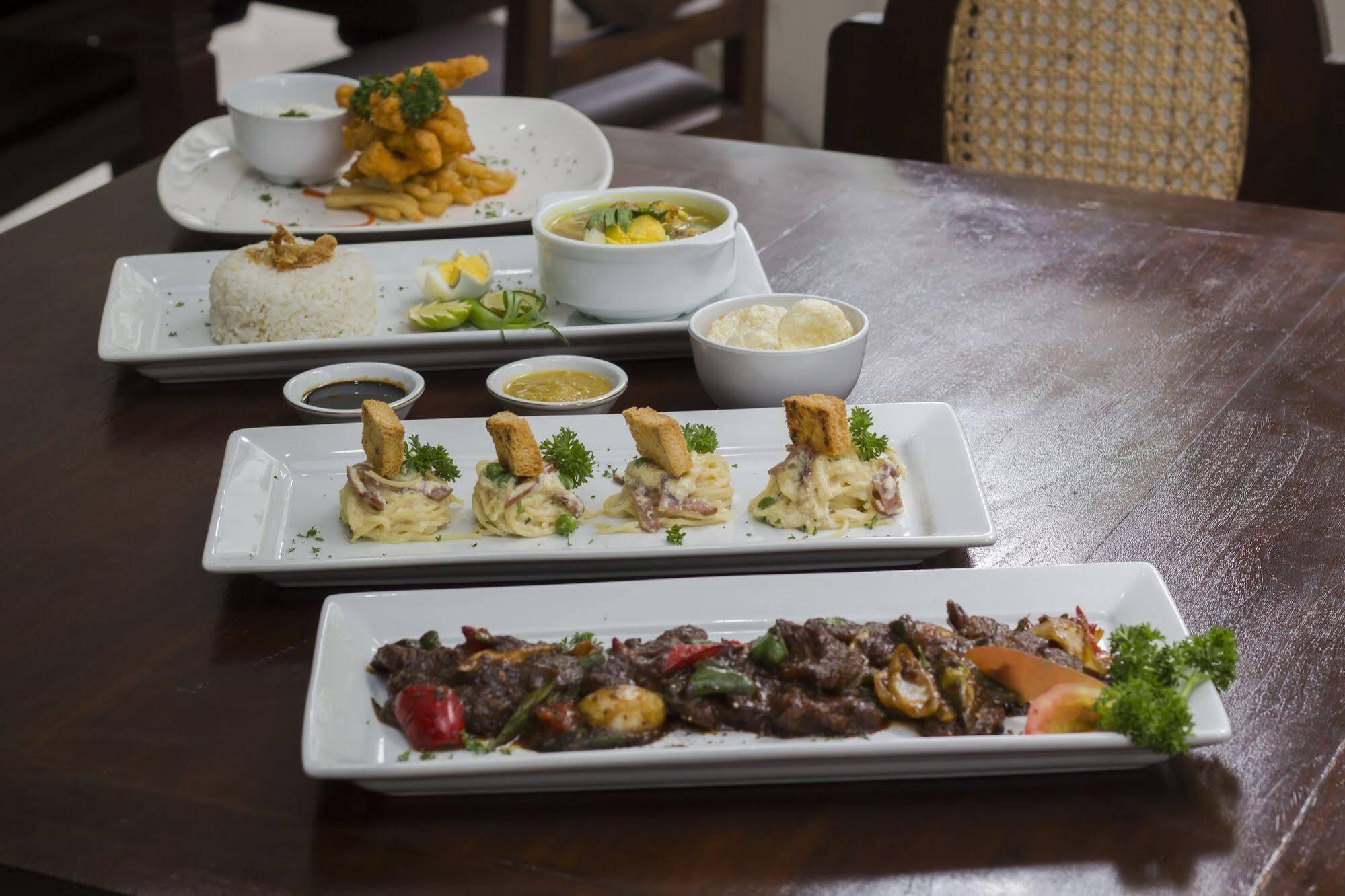 Grand Puri Saron Hotel Malioboro Джокякарта Екстериор снимка