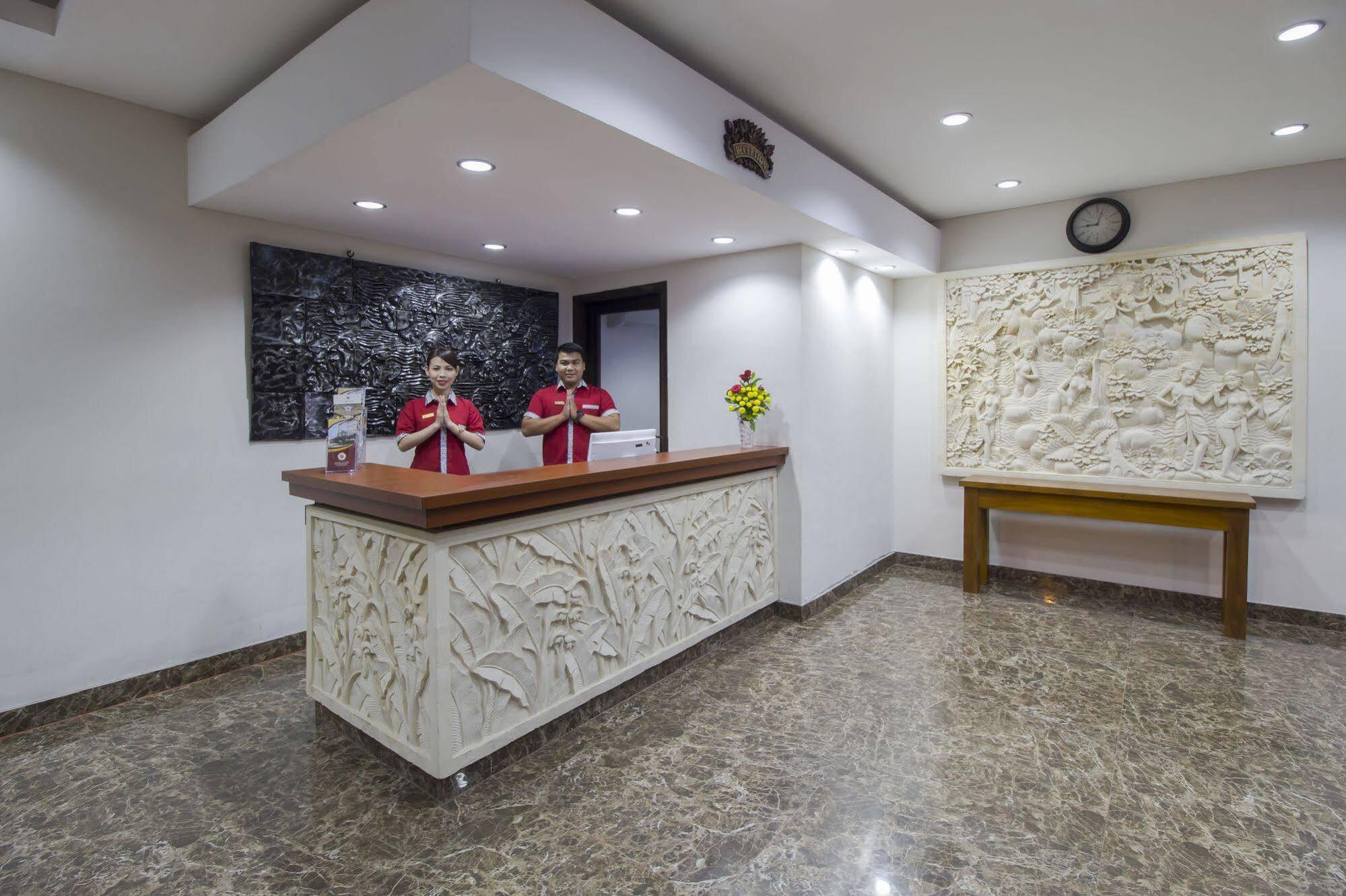 Grand Puri Saron Hotel Malioboro Джокякарта Екстериор снимка