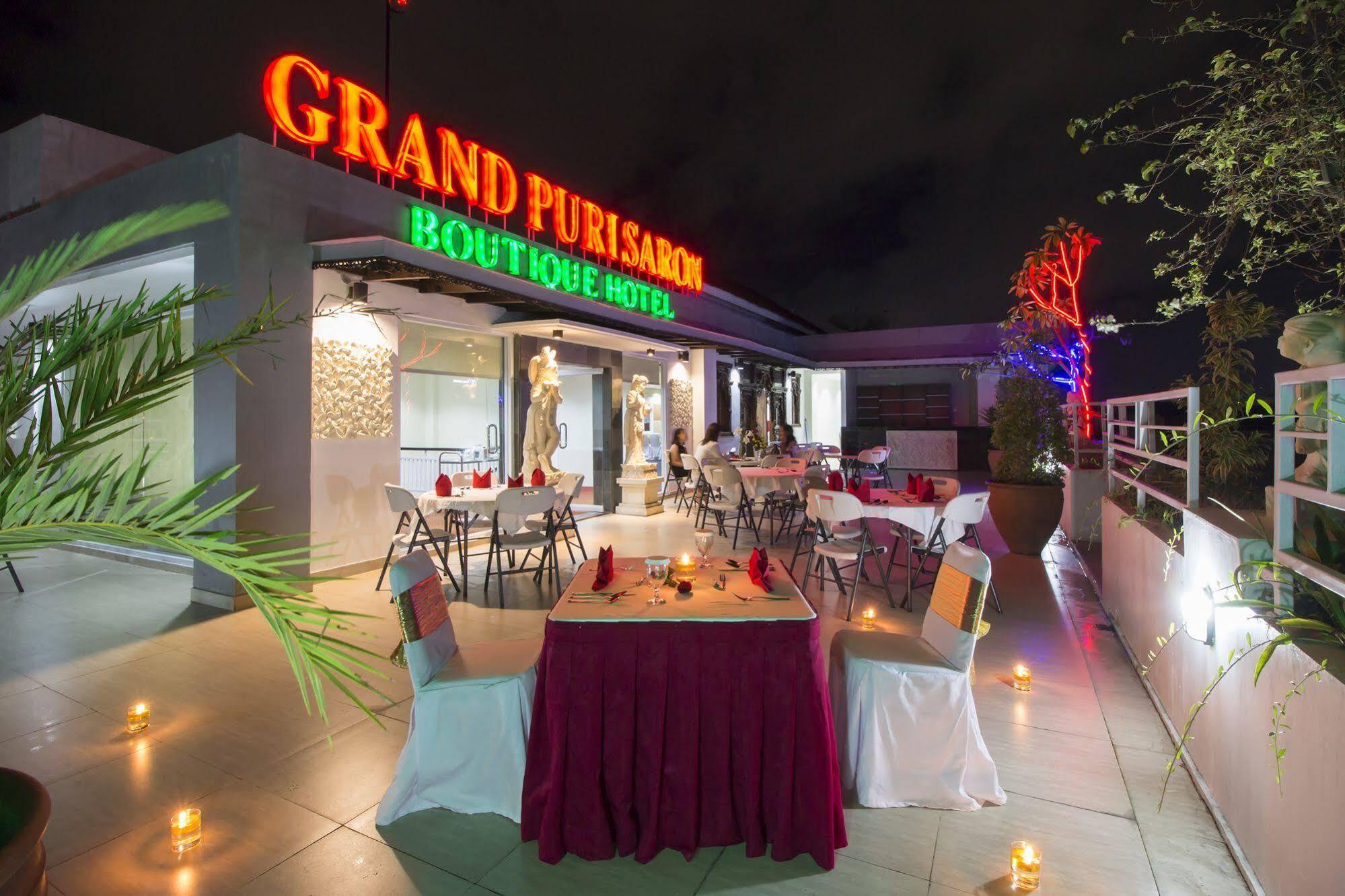 Grand Puri Saron Hotel Malioboro Джокякарта Екстериор снимка